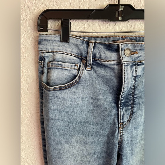 New Skinny Leg Jeans with unfinished Hem - Picture 3 of 8